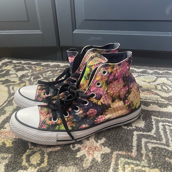 All Star Converse with flowers - Picture 2 of 4